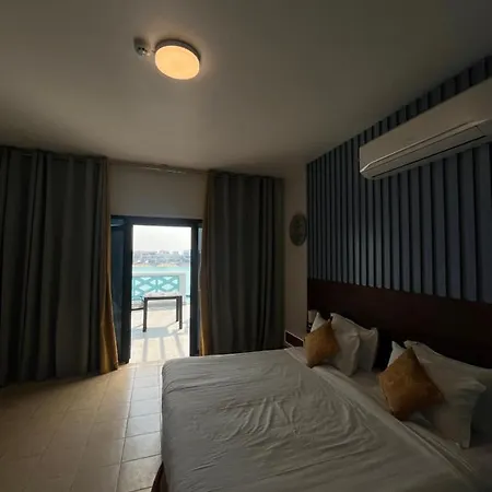 درة العروس خمس غرف وصالة مع بالكونة على شاطئ البرادايس - عوائل Apartment Durat  Alarous Exterior photo