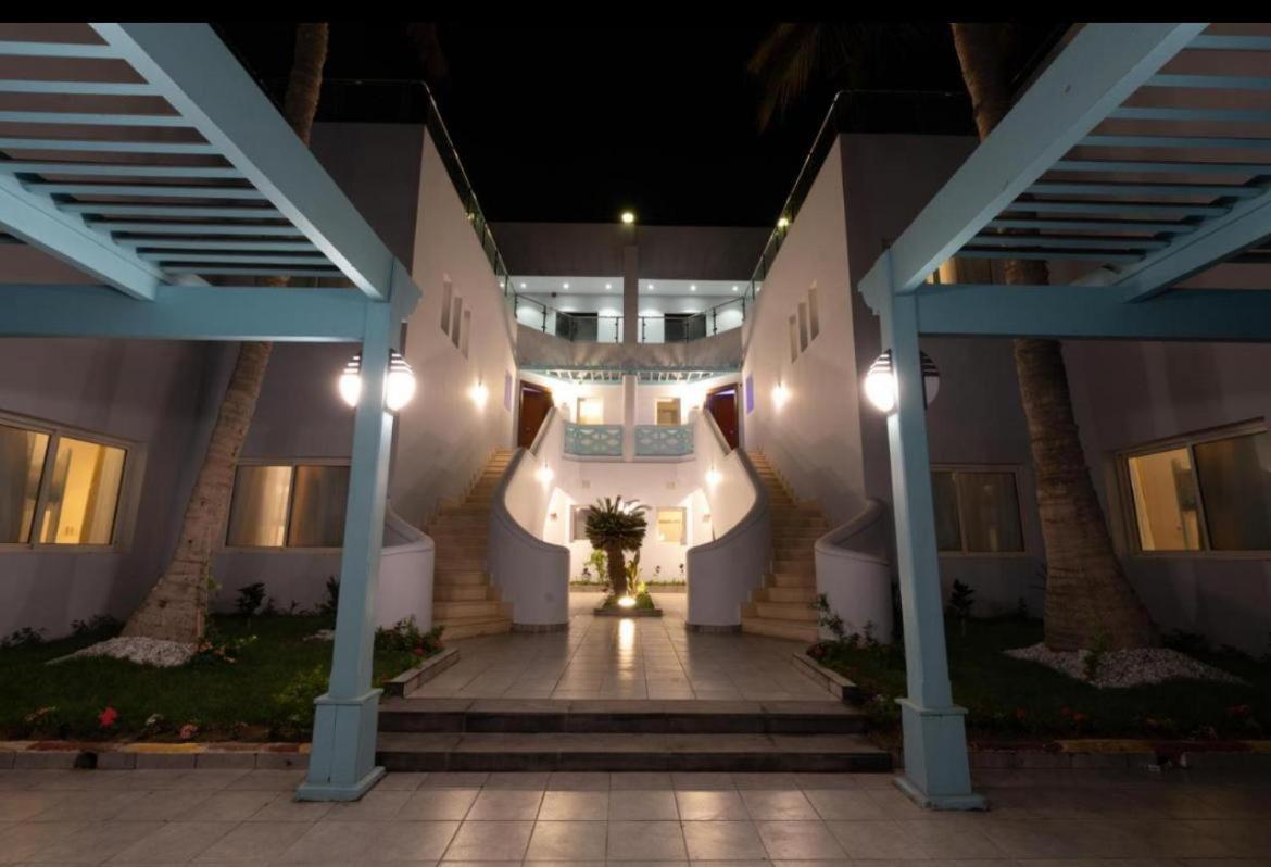 Apartment درة العروس خمس غرف وصالة مع بالكونة على شاطئ البرادايس - عوائل Durat  Alarous